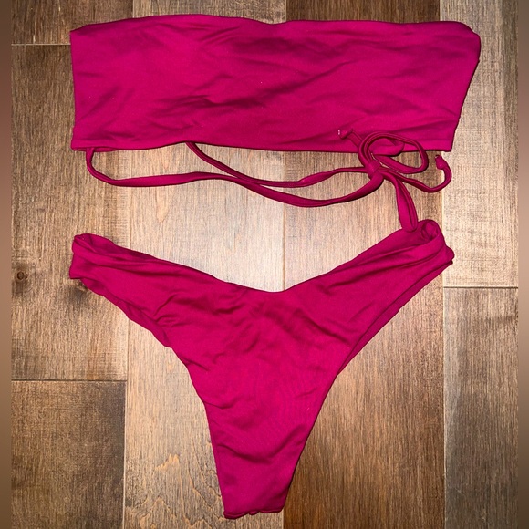 Wine bikini - Picture 1 of 3